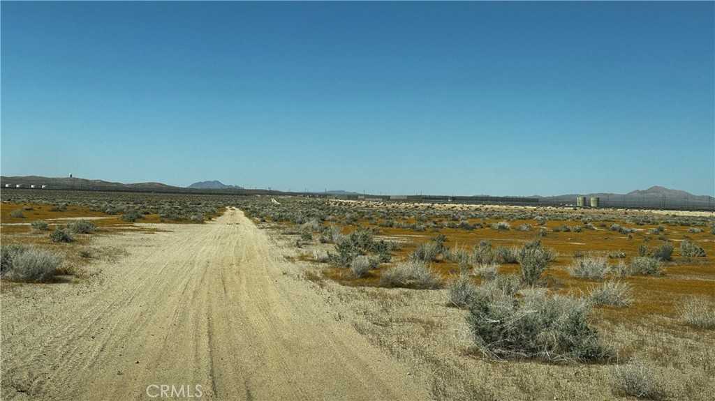 photo 3: 8108 Hwy 58, Kramer Junction CA 93516