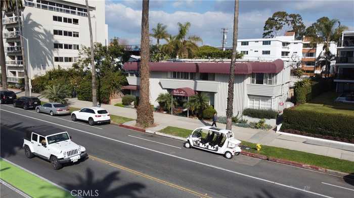 photo 1: 825 Ocean Avenue, Santa Monica CA 90403