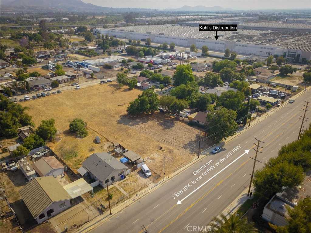 photo 2: Central Avenue, San Bernardino CA 92408