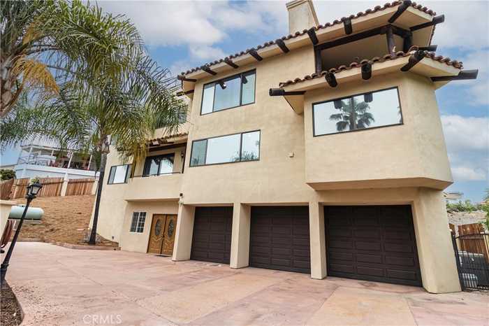 photo 1: 22220 Hoofbeat Way, Canyon Lake CA 92587