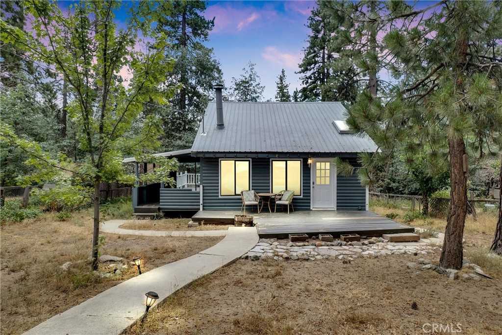 photo 1: 54445 Live Oak Drive, Idyllwild CA 92549