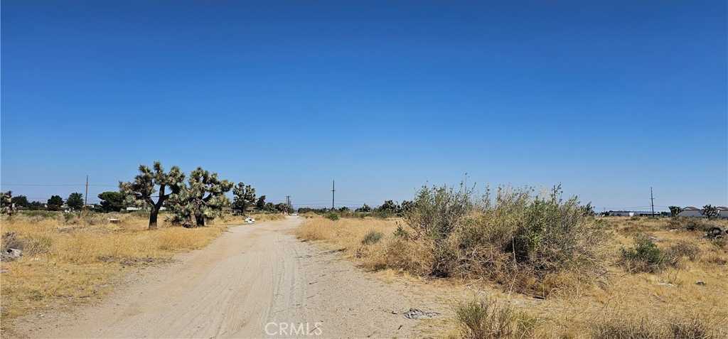 photo 1: Vac/Vic Avenue M Pav /10 Stw, Palmdale CA 93551