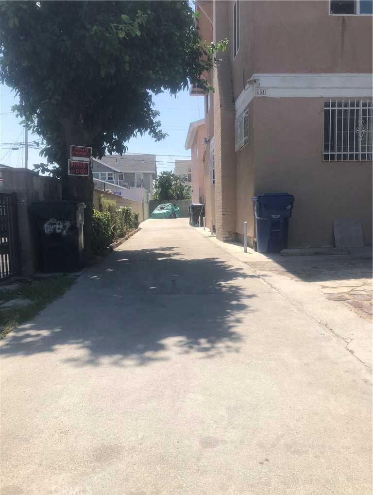 photo 3: 602 W 40th Place Unit 3, Los Angeles CA 90037