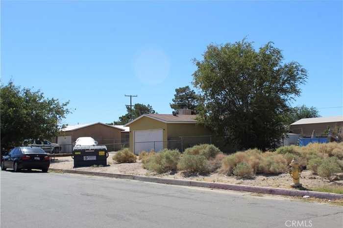 photo 2: 11 Dividing Line Street, Yermo CA 92398