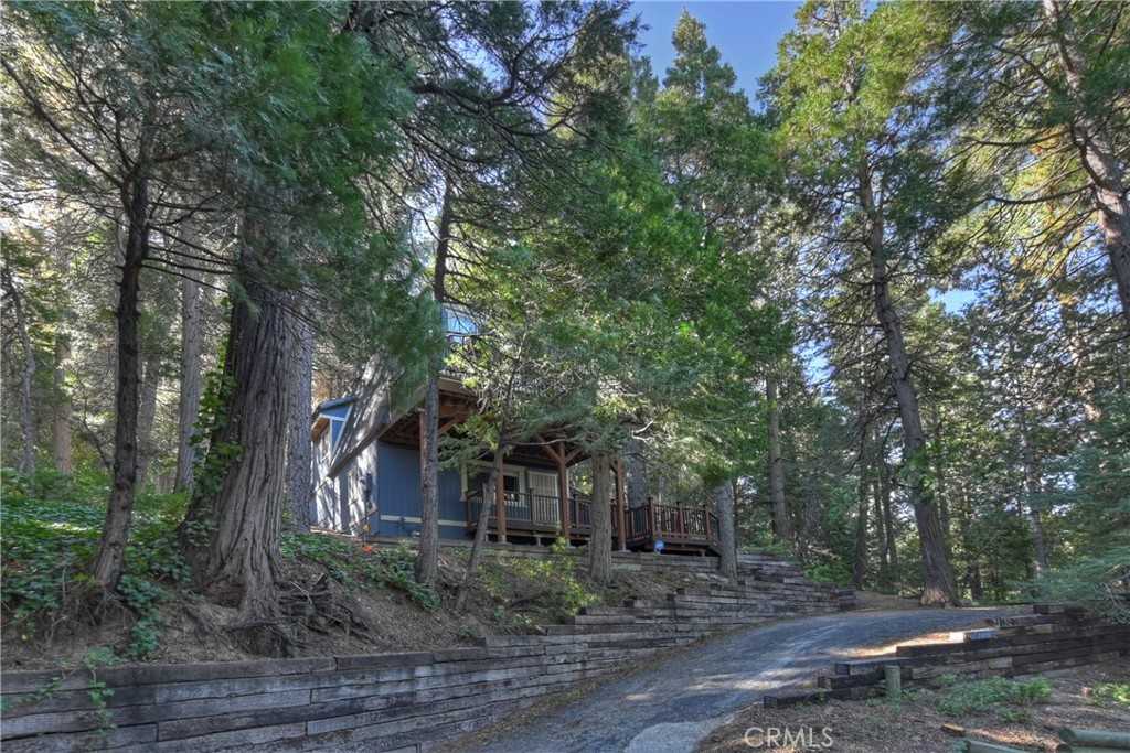 photo 2: 24091 Lakeview Drive, Crestline CA 92325