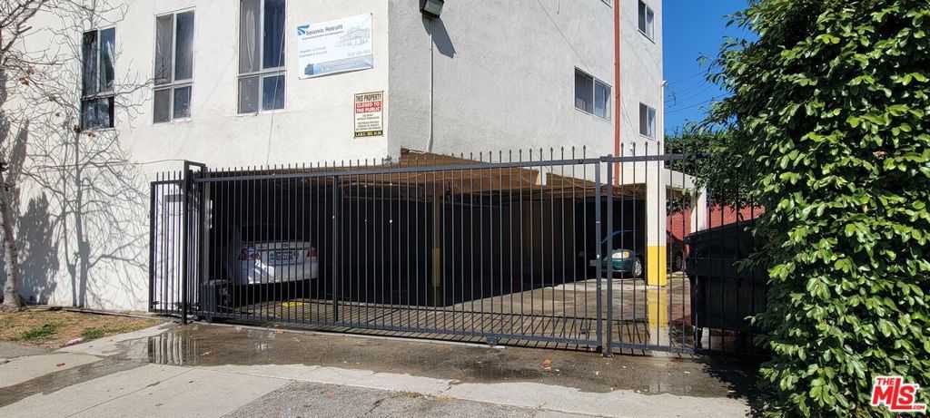 photo 3: 1876 Buckingham Road, Los Angeles CA 90019