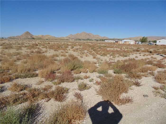 photo 2: 10650 KENDALL Road, Lucerne Valley CA 92356