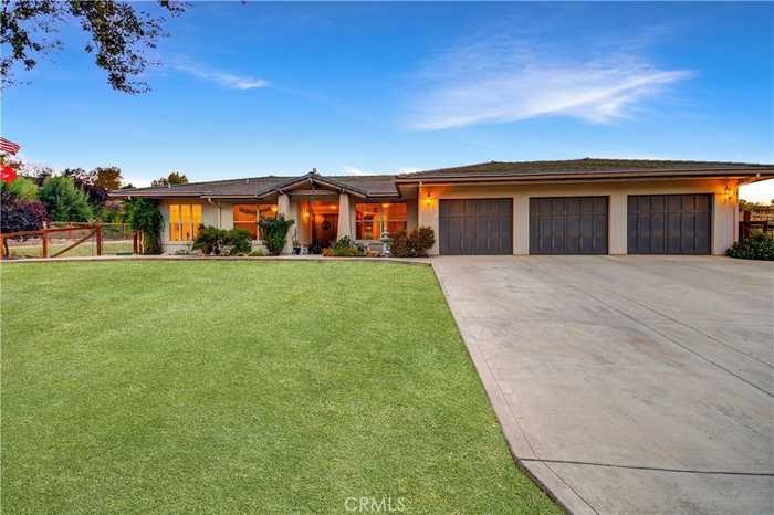 photo 1: 9947 Flyrod Drive, Paso Robles CA 93446