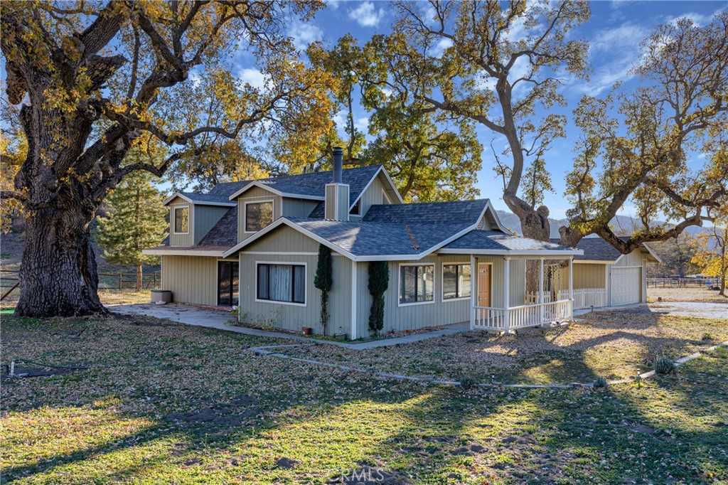 photo 1: 27900 Bear Valley Road, Tehachapi CA 93561