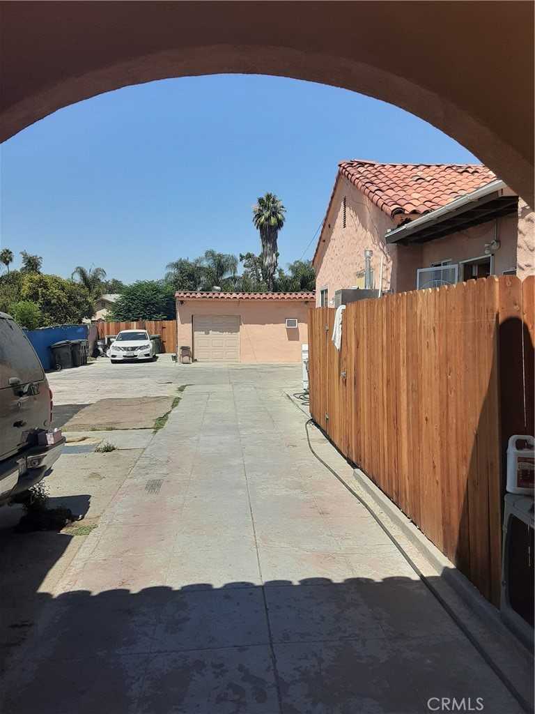 photo 3: 1484 N. Waterman Ave., San Bernardino CA 92404