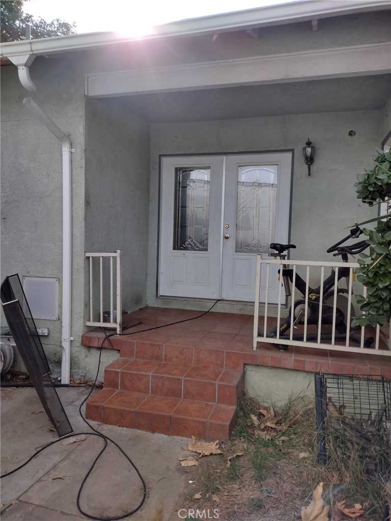 photo 2: 19106 Cantara Street, Reseda CA 91335