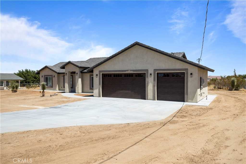 photo 1: 11215 Hawthorne Avenue, Hesperia CA 92345