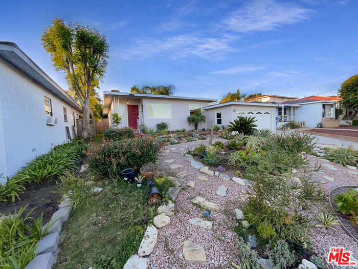 photo 2: 211 N Western Avenue, San Pedro CA 90732