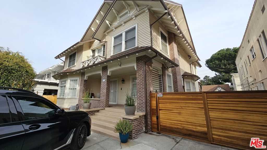 photo 3: 1810 Westmoreland Boulevard, Los Angeles CA 90006