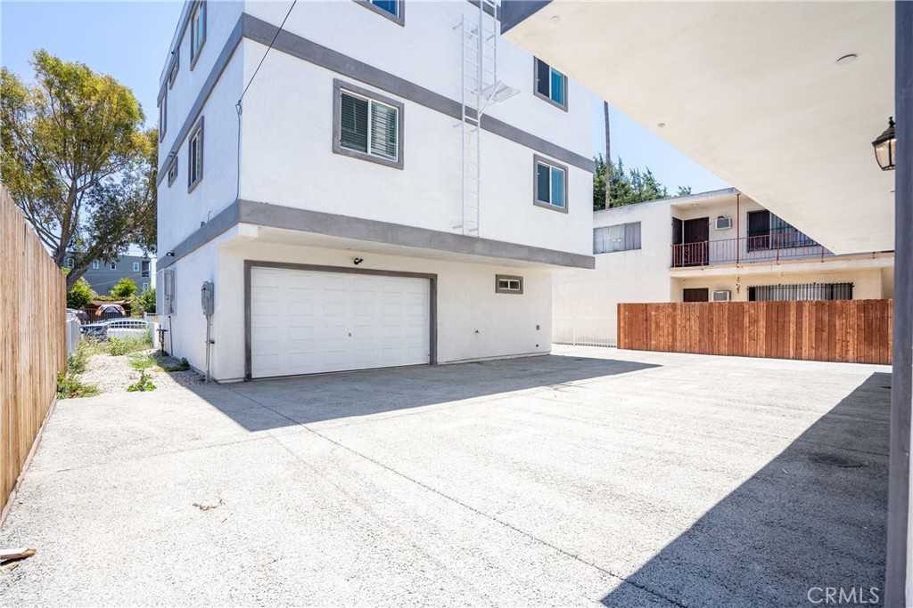 photo 2: 2125 West Boulevard, Los Angeles CA 90016