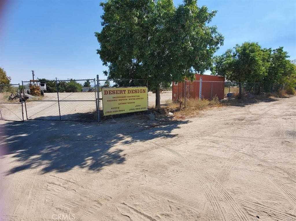 photo 3: 4175 Warbler Road, Phelan CA 92371