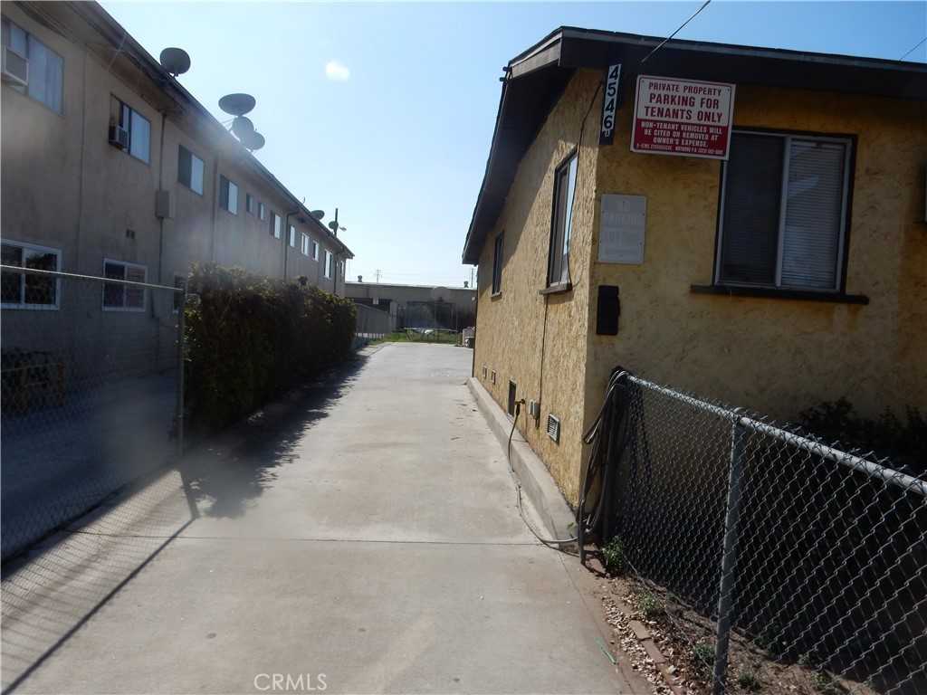 photo 2: 4546 santa ana, Cudahy CA 90201