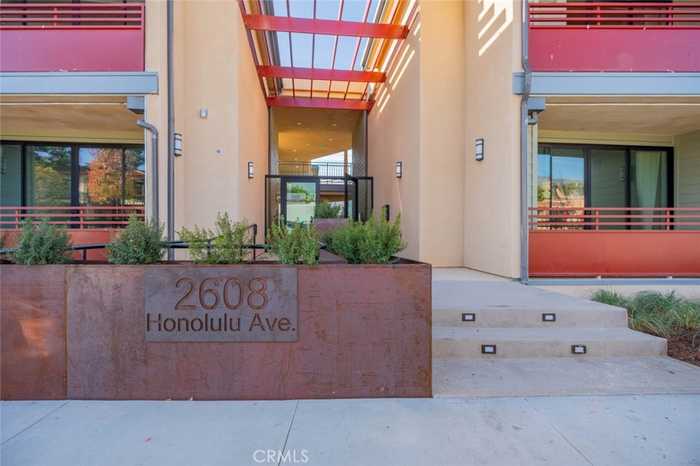 photo 1: 2608 Honolulu Avenue Unit 211, Montrose CA 91020