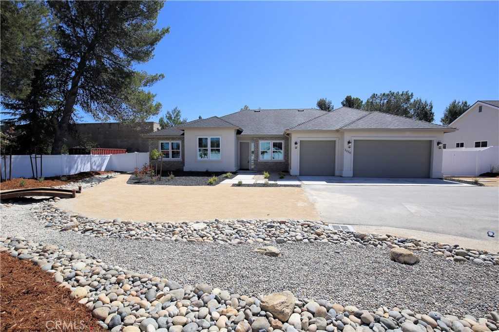 photo 1: 2050 Prospect Ave, Paso Robles CA 93446