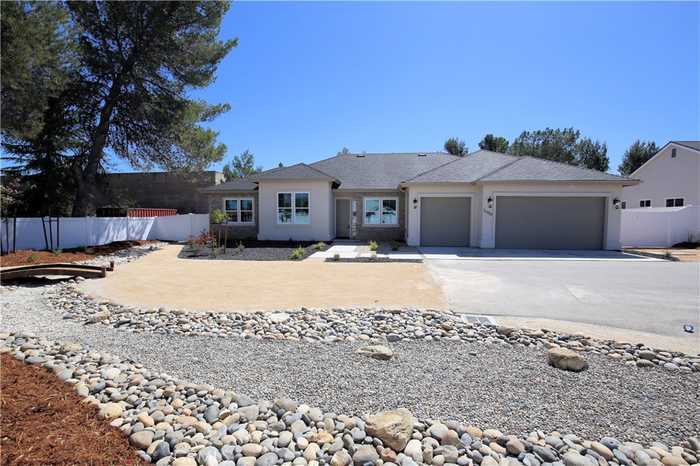 photo 1: 2050 Prospect Ave, Paso Robles CA 93446