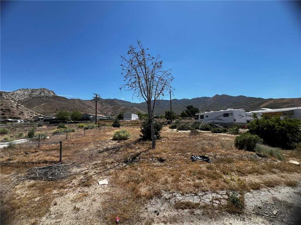 photo 1: 8500 Paintbrush Ct, Lake Isabella CA 93240