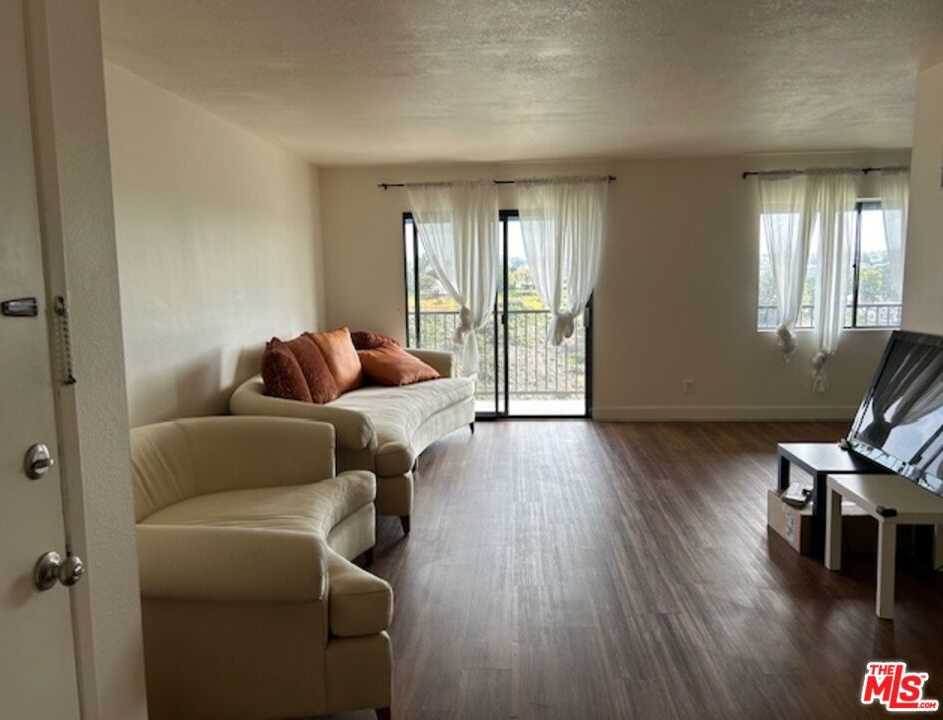 photo 2: 2991 Cowley Way Unit 71, San Diego CA 92117