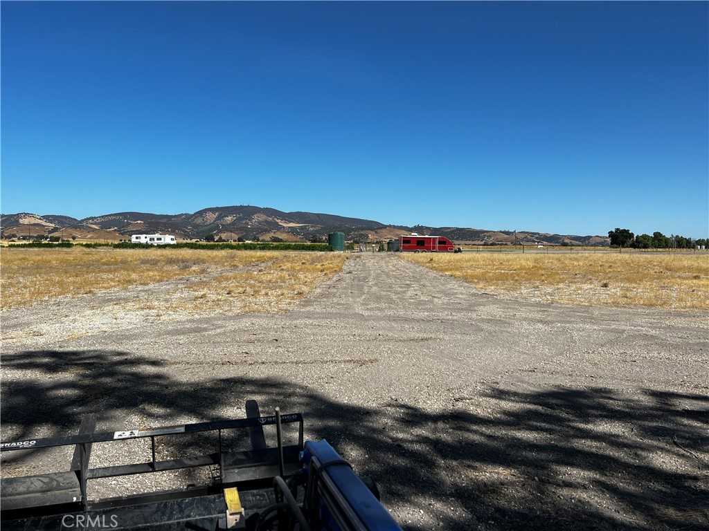 photo 2: 68222 Interlake Road, Bradley CA 93426