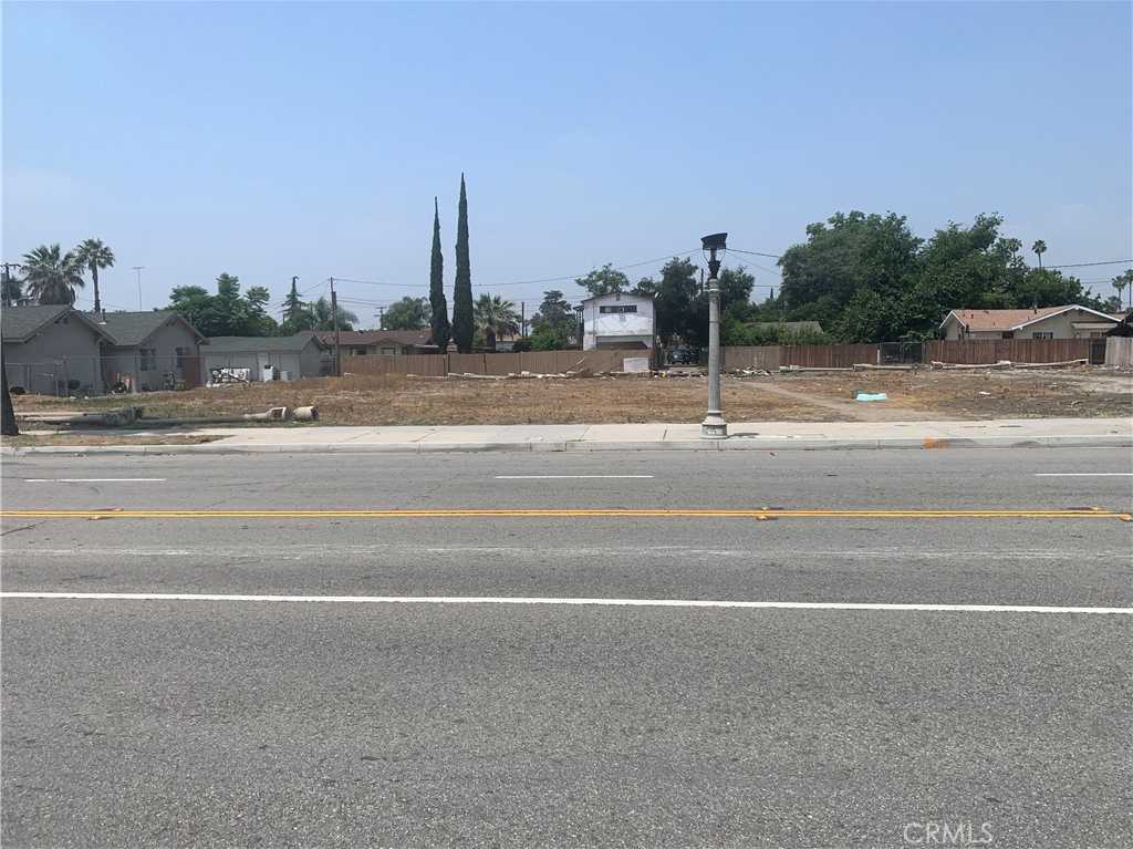 photo 1: 1524 N E Street, San Bernardino CA 92405