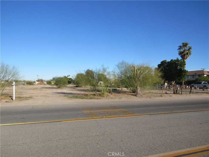 photo 1: 632 N Lovekin Boulevard, Blythe CA 92225