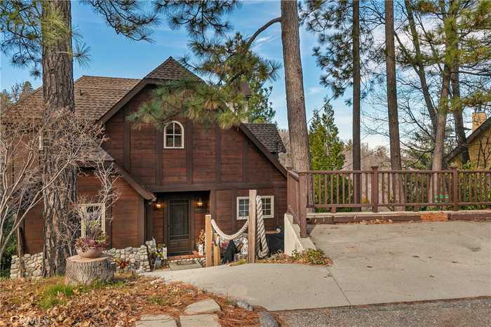 photo 2: 1378 Calgary Drive, Lake Arrowhead CA 92352