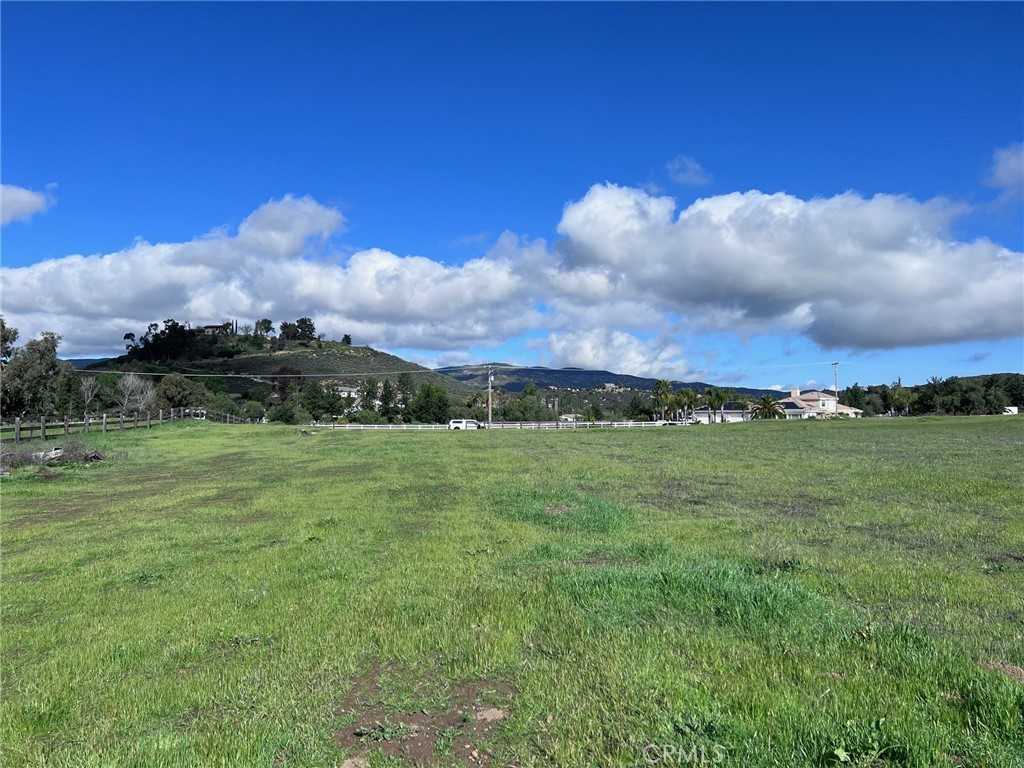 photo 1: AVENIDA CASTILLA, Murrieta CA 92562