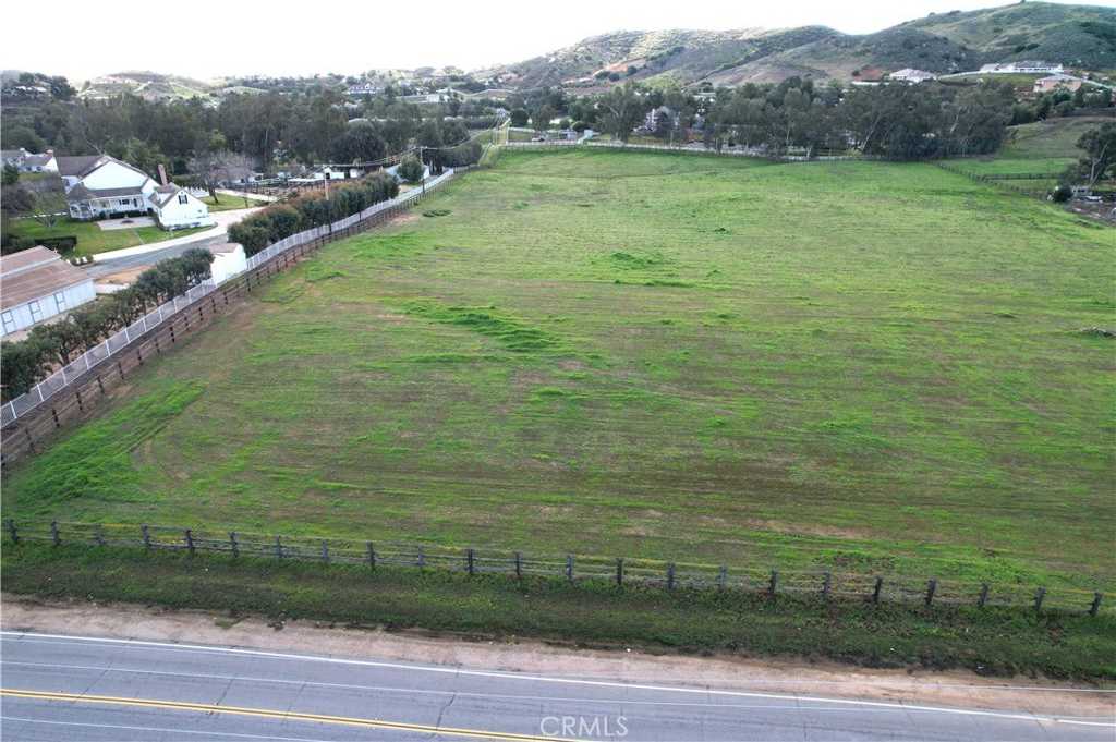 photo 2: AVENIDA CASTILLA, Murrieta CA 92562