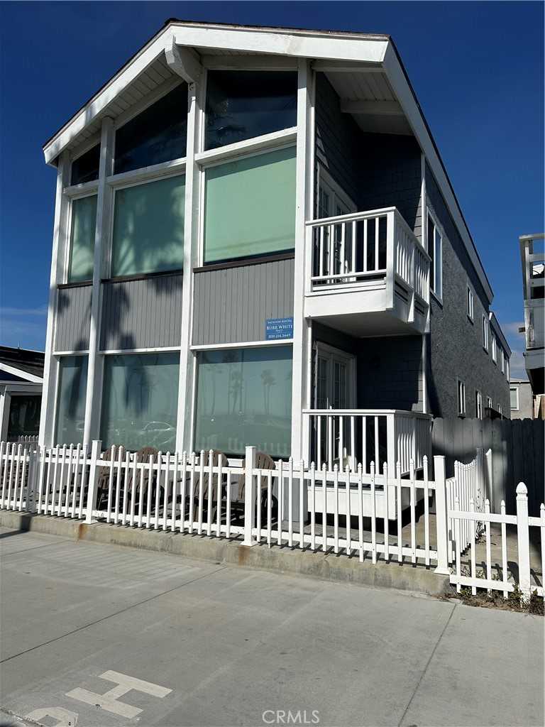 photo 1: 506 E Oceanfront, Newport Beach CA 92661