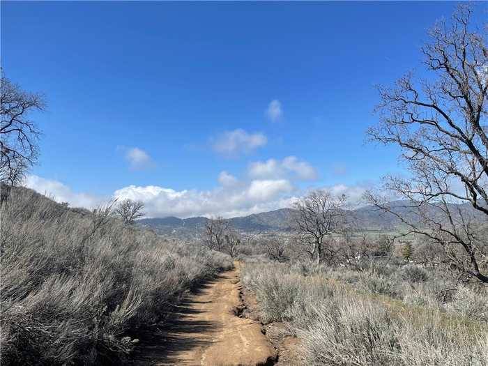 photo 2: Shut Out Place, Tehachapi CA 93561