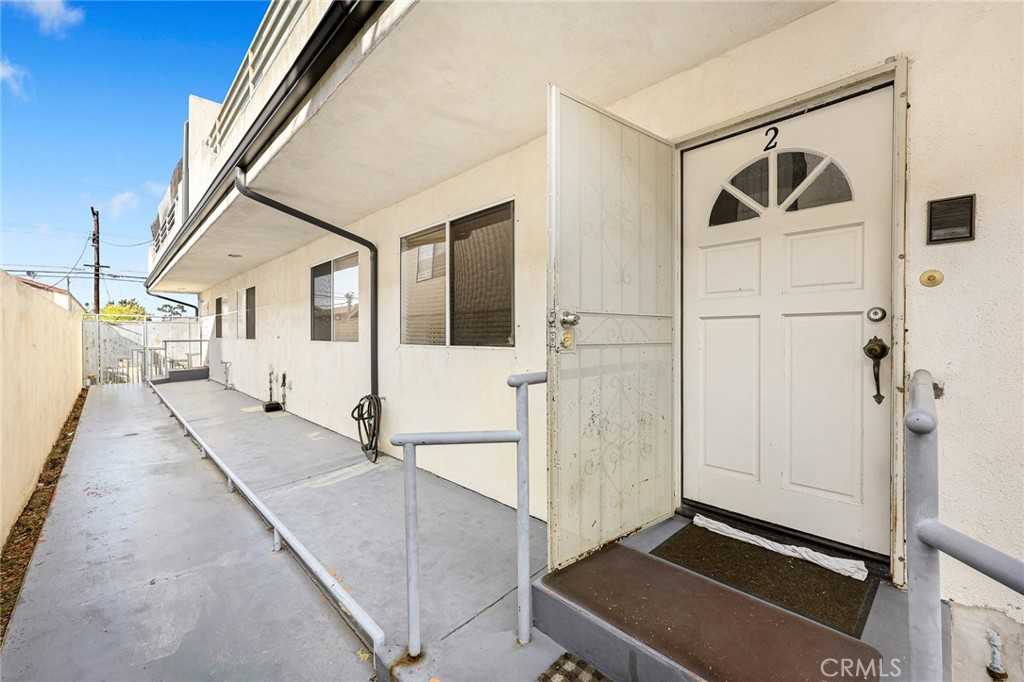 photo 3: 1660 W 146th Street Unit 2, Gardena CA 90247