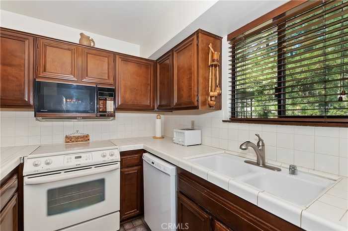 photo 2: 27721 Peninsula Drive Unit 206, Lake Arrowhead CA 92352