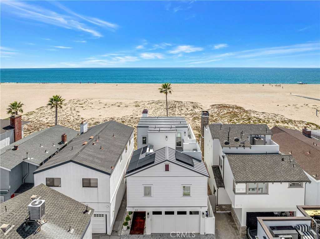 photo 3: 114 E Oceanfront, Newport Beach CA 92661