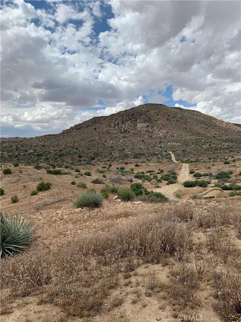 photo 3: 53102 Geronimo Trail, Pioneertown CA 92268