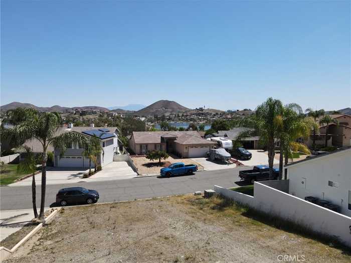 photo 1: 29613 Chaparral Way, Canyon Lake CA 92587