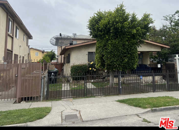 photo 2: 167 W 89th Street, Los Angeles CA 90003