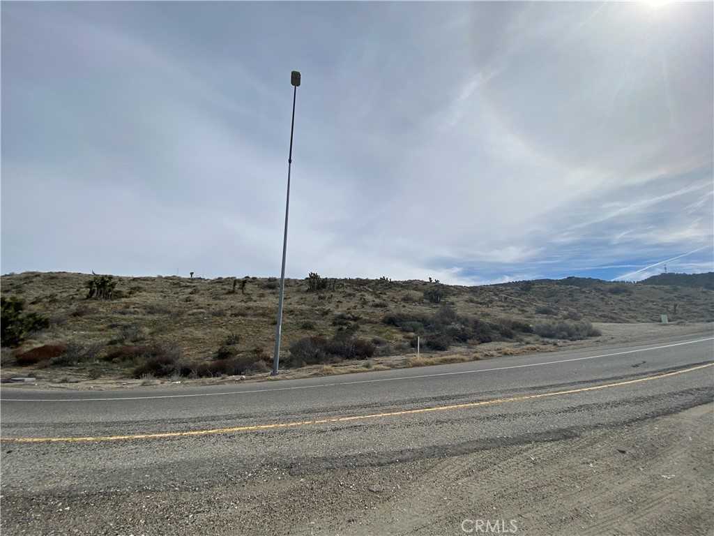 photo 2: 8450 HWY 138, Phelan CA 92371