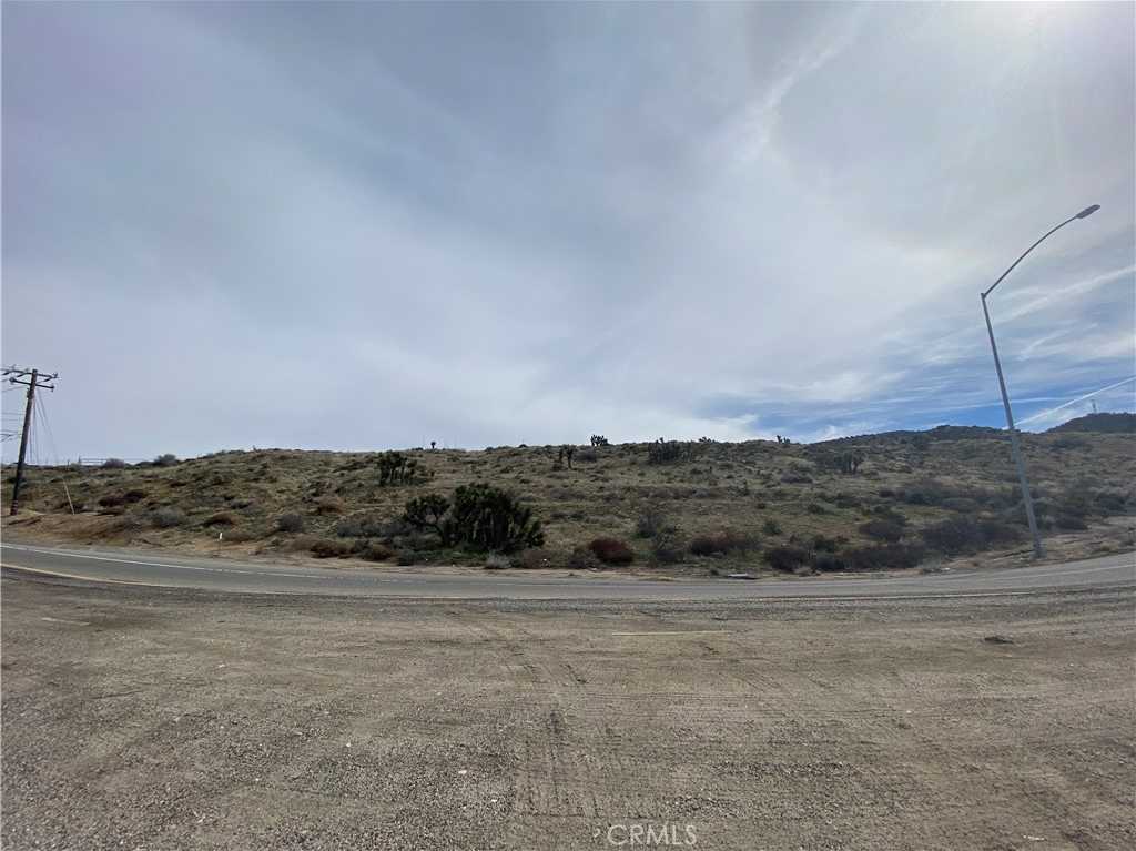 photo 3: 8450 HWY 138, Phelan CA 92371