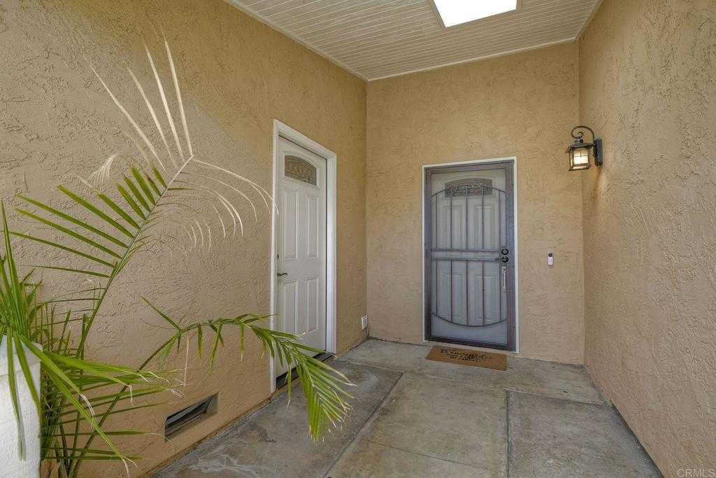 photo 1: 298 Avenida Descanso, Oceanside CA 92057