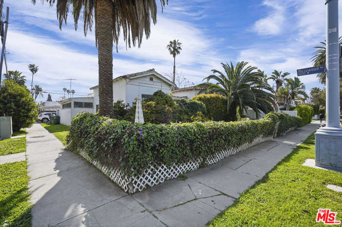 photo 1: 464 N Crescent Heights Boulevard, Los Angeles CA 90048