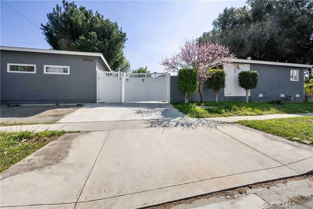 photo 2: 6528 Amigo Avenue, Reseda CA 91335