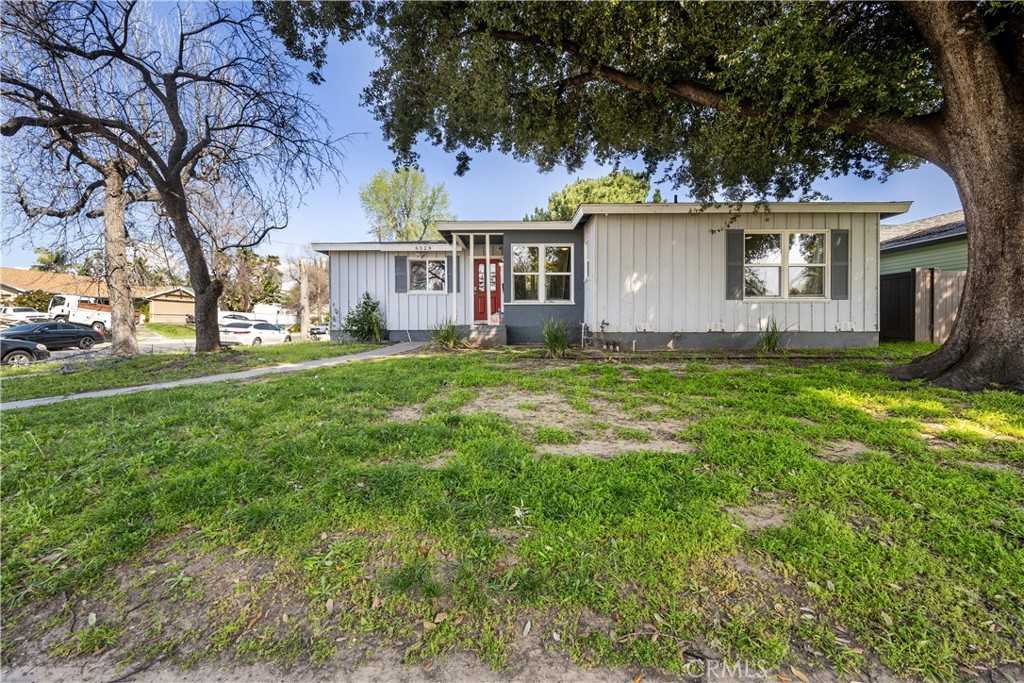 photo 3: 6528 Amigo Avenue, Reseda CA 91335