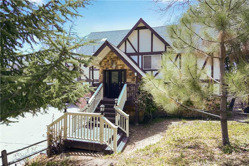 photo 3: 1298 Yellowstone Drive, Lake Arrowhead CA 92352