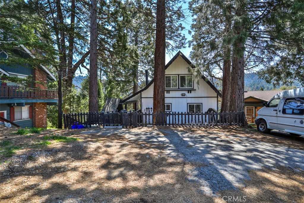 photo 2: 24833 Matterhorn Court, Crestline CA 92325