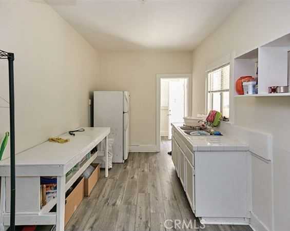 photo 3: 412 E 16th Street, Long Beach CA 90813