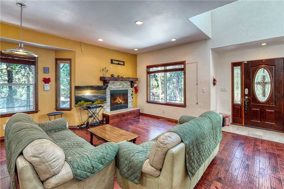 photo 3: 319 Triangle Nook Road, Cedarpines Park CA 92322